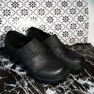 Bjorndal nursing mules clogs 8.5 black suede